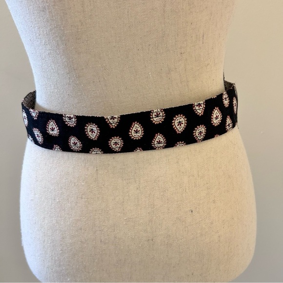Vera Bradley Black and White Paisley Reversible Belt with Tortoise Buckle - Picture 3 of 7